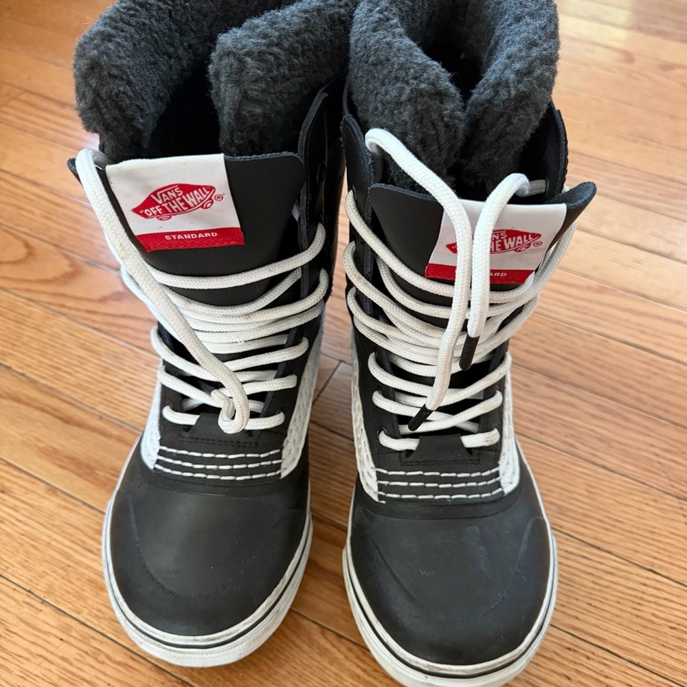 Vans Kids Black and White Boots winter snowboots